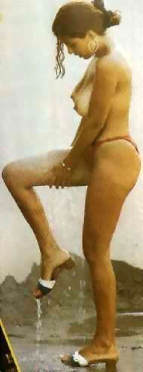 sabrina ferilli topless under shower on a beach
