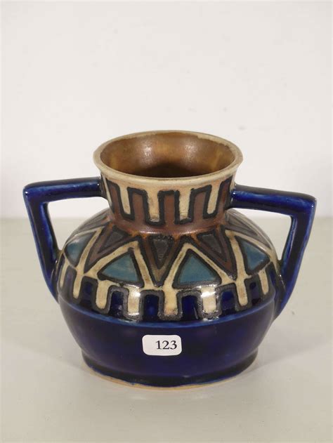 odetta hb quimper vase  deux anses en gres  decor stylise brun  bleu signe  numerote