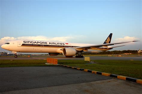 singapore airlines turns  boeing   preighters simple flying