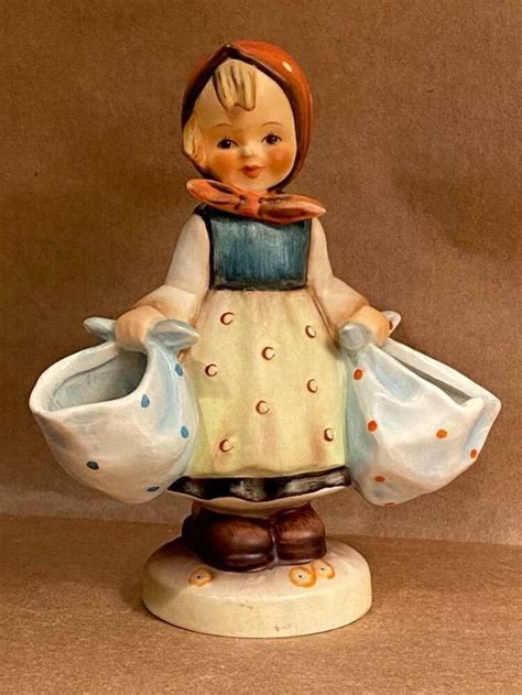 goebel hummel mothers darling figurine  tm  girl baskets great cond  box ebay