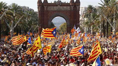 stora manifestationer vaentas  barcelona  den katalanska nationaldagen utrikes svenska