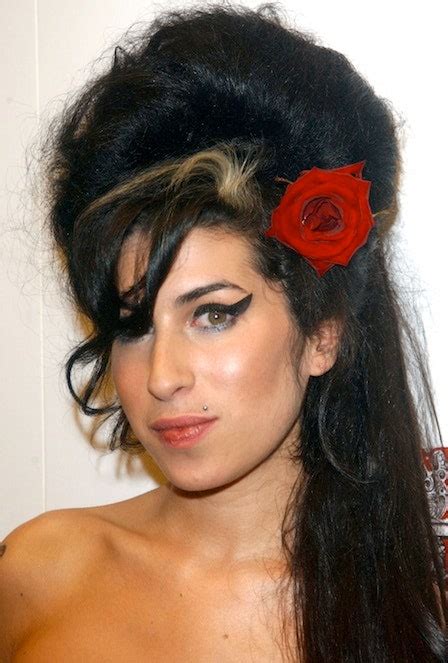 In Memory Of Amy Winehouse The Singer S 3 Signature Beauty Looks Glamour
