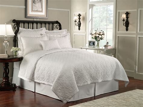 lismore quilt white  waterford luxury bedding beddingsuperstorecom