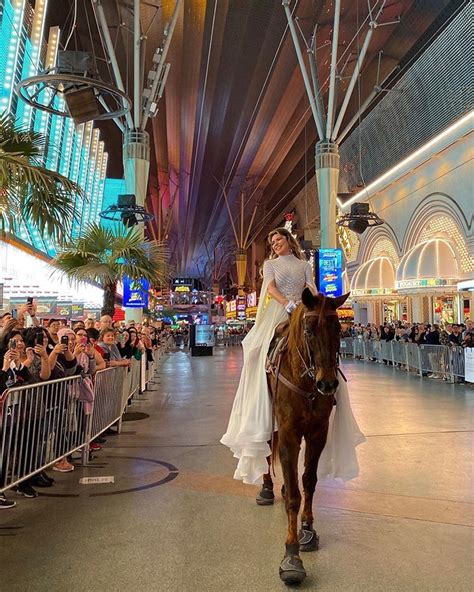 Shania Twain On Instagram “ Vegas Is Full Of Secrets I Just Learned