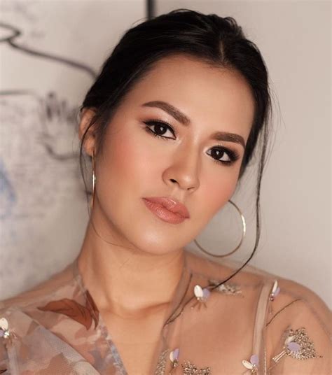 artis indonesia  masuk nominasi  wanita tercantik  dunia