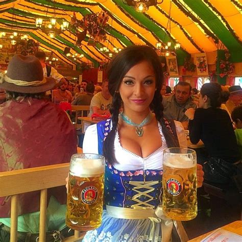 Pin By Juan M On Hotness Octoberfest Beer German Beer Girl
