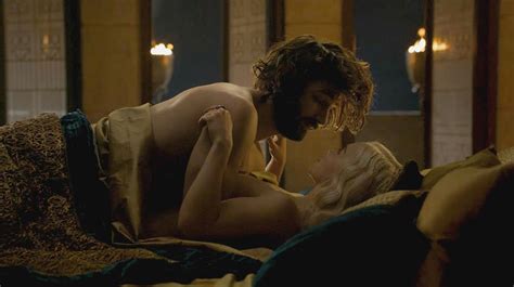 emilia clarke nude pics and naked in sex scenes scandal planet