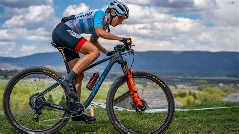 pivot les sl cross country hardtail mountain bike debuts  accolades