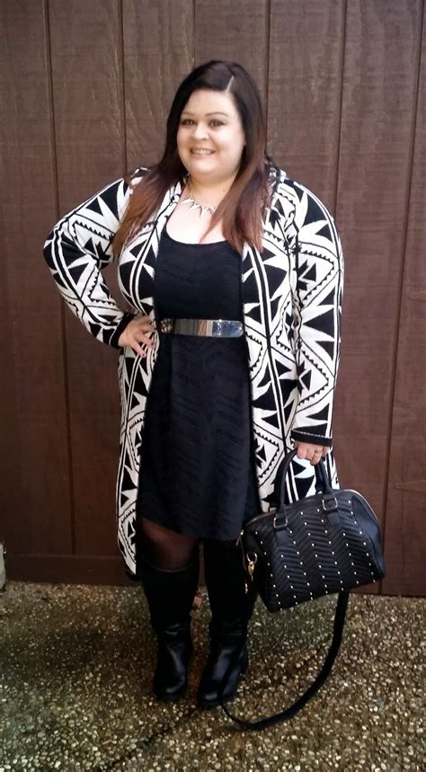 thestylesupreme plus size ootd black dress and geometric
