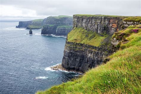 walking  cliffs  moher doolin  hags head earth trekkers