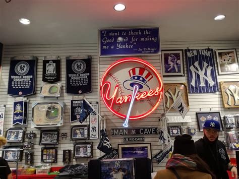 yankees clubhouse shop times square  york city