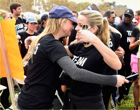 reese witherspoon and renee zellweger walk to fight als photo 3485940