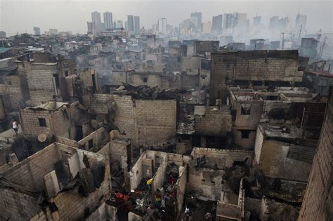 Fire Tears Through Manila Slum Leaving 15 000 Homeless The New York