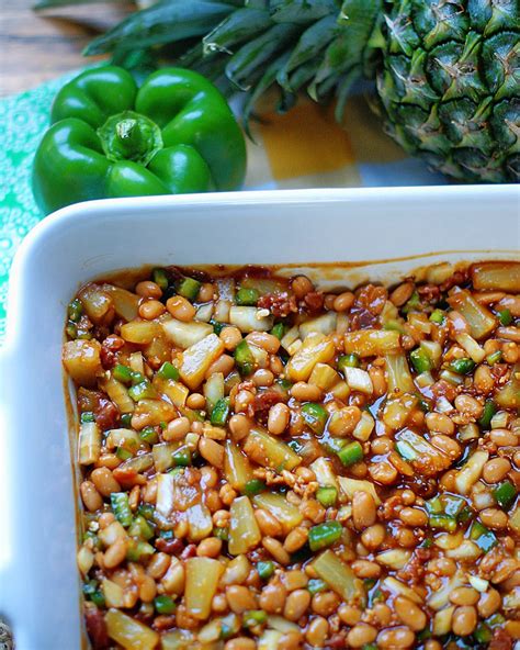 hawaiian baked beans with pineapple and bellpepper