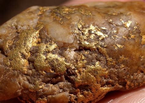 finding gold  quartz rock   find gold nuggets