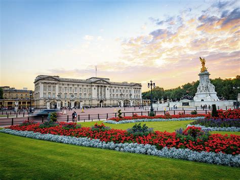 buckingham palace ultimate guide  londons royal residence time