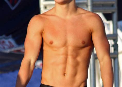 10 Reasons To Date A Swimmer