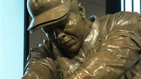 wkrg hank aaron statue unveiled in 2017