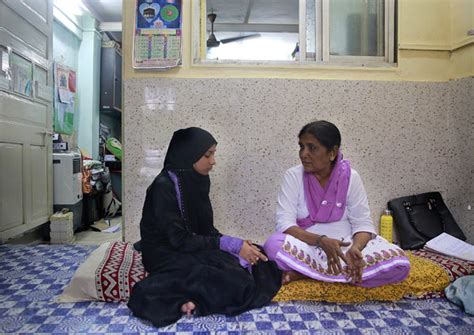 shagufta sayyd left listens to khawtoon shiekh an activist