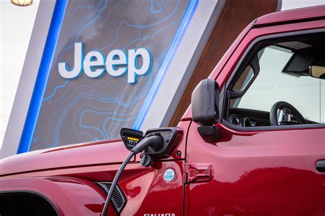 jeep putting chargers  trailheads   electric wrangler carbuzz