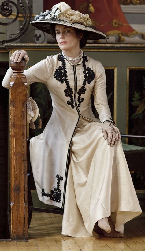 elizabeth mcgovern  cora crawley countess  grantham downton abbey downton abbey costumes