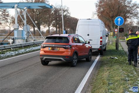 auto botst achter op bestelbus op   ospel nederweert