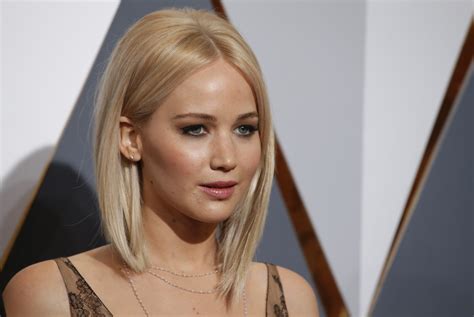 jennifer lawrence and darren aronofsky split after actress private parts feel like wet sponges