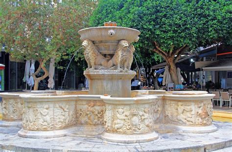 morosini fountain lions square heraklion crete guide
