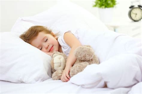 melatih anak tidur sendiri    hari
