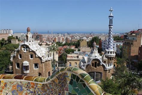 park gueell een van gaudis bezienswaardigheden van barcelona