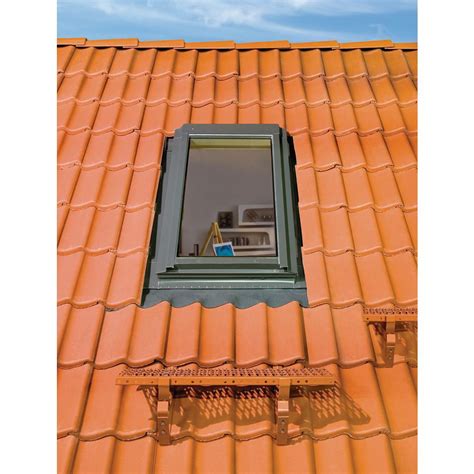 fakro egress window        venting roof access skylight  tempered glass