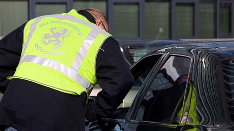belastingdienst pakt zeven autos af bij controle   heerenberg omroep gelderland