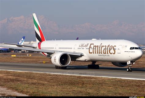 ebi emirates airlines boeing  er  milan malpensa photo