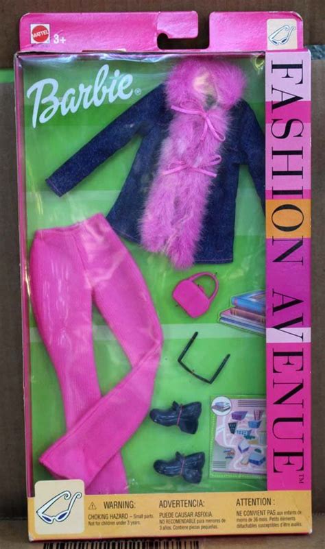 Mattel Barbie Fashion Avenue Pink Fuzzy Trimmed Jacket 2002 Nrfb