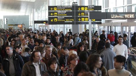 personeel luchthaven barcelona staakt de tijd