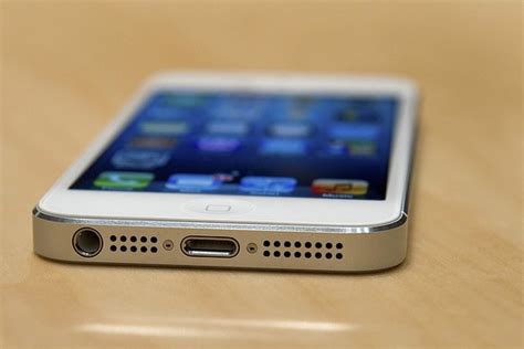 Chinese Internet Lukewarm On Iphone 5 China Real Time Report Wsj