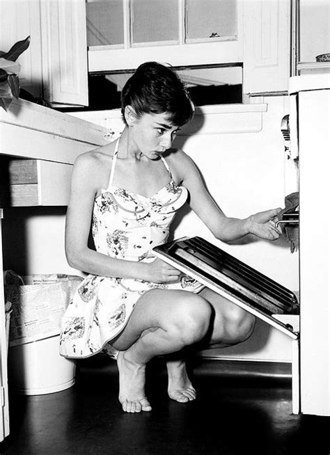 Audrey Hepburn Cooking At Home 1954 Audrey Hepburn