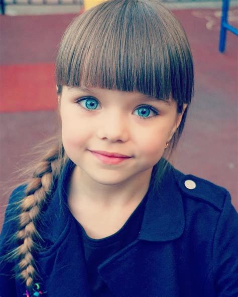 garotinha russa de apenas 6 anos é considerada a menina mais bonita do