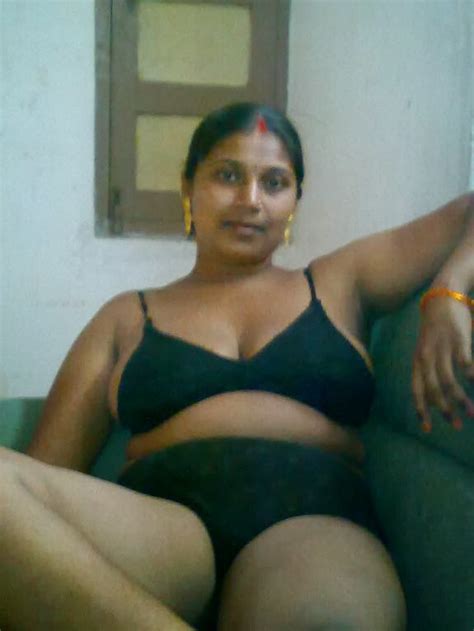 mallu housewife nude show in bra and panty blonde