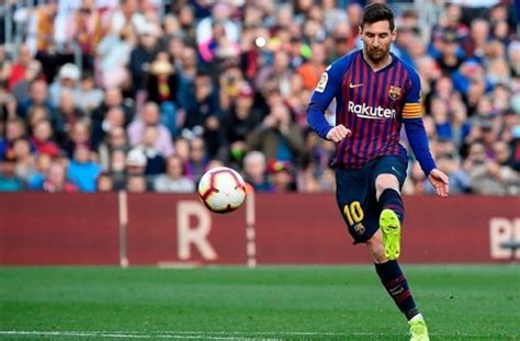 lionel messi scores panenka free kick goal in fc barcelona win reaches