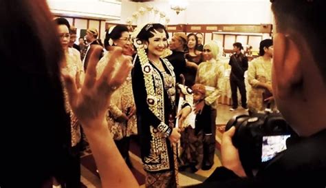 cerita di balik pengantin wanita yang menghadiri pernikahannya tanpa sang suami