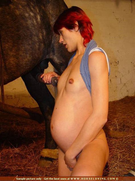 حامل وكسها مولع راحت للحصان ناكها ومتعها صور مثيره وعجيبه