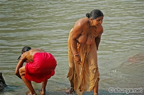 nude thai girls bathing rivers