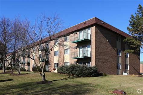 spring hill apartments  spring hill dr roselle il apartmentscom