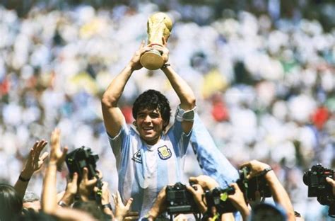 A Gazeta Mundo Do Futebol Reage à Morte De Maradona Um Dos Maiores
