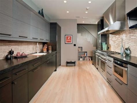 parallel kitchen design   hottest talk   town alcove studio
