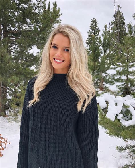 lindsay brewer bio age height models biography