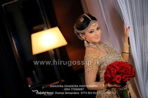 nathasha perera s wedding dress in kandyan style on photo