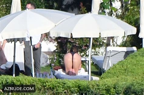 Jennifer Aniston Sexy And Topless With A Man In Italy 22
