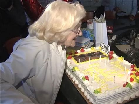 90 year old applebee s waitress gets surprise birthday party abc news